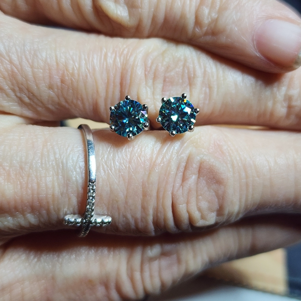 New Gorgeous 2ct Blue Moissanite Diamond Stud Earrings - Picture 8 of 12
